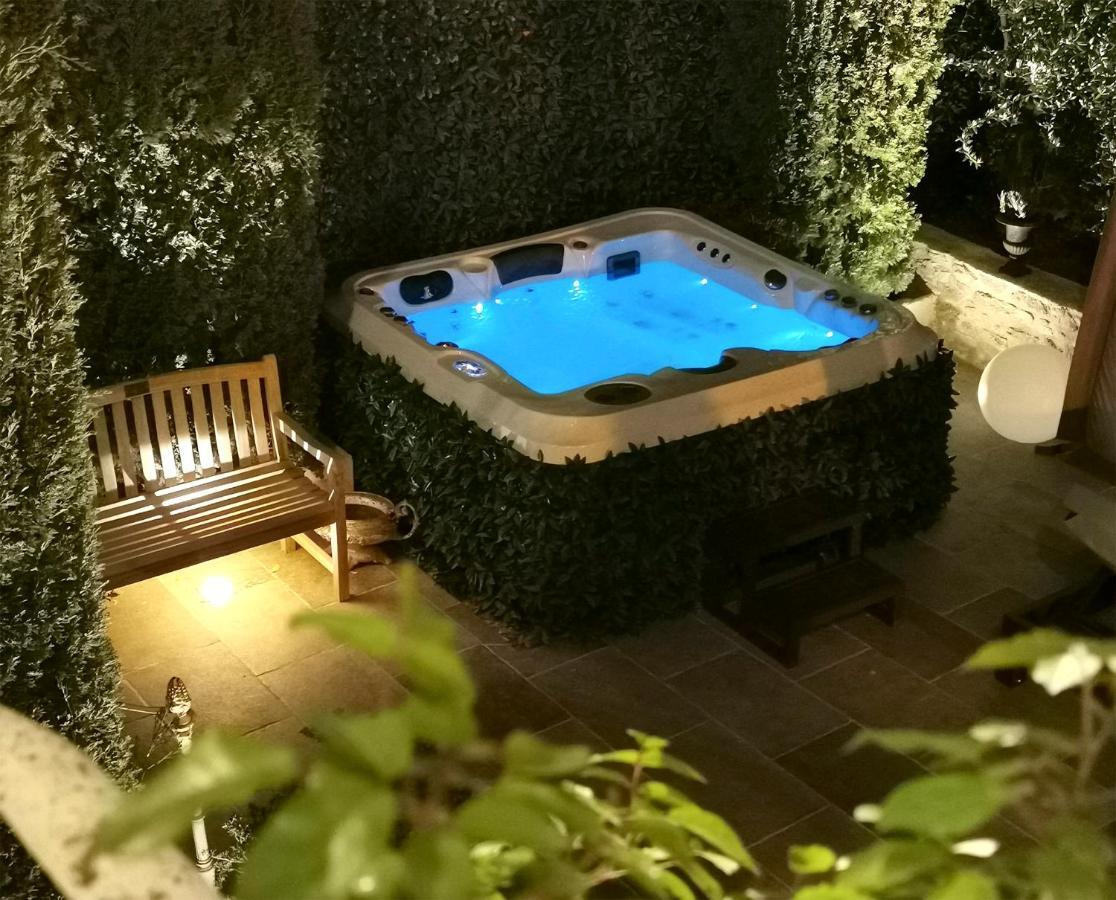 Le Petit Chateau Châteauneuf-de-Gadagne Екстериор снимка