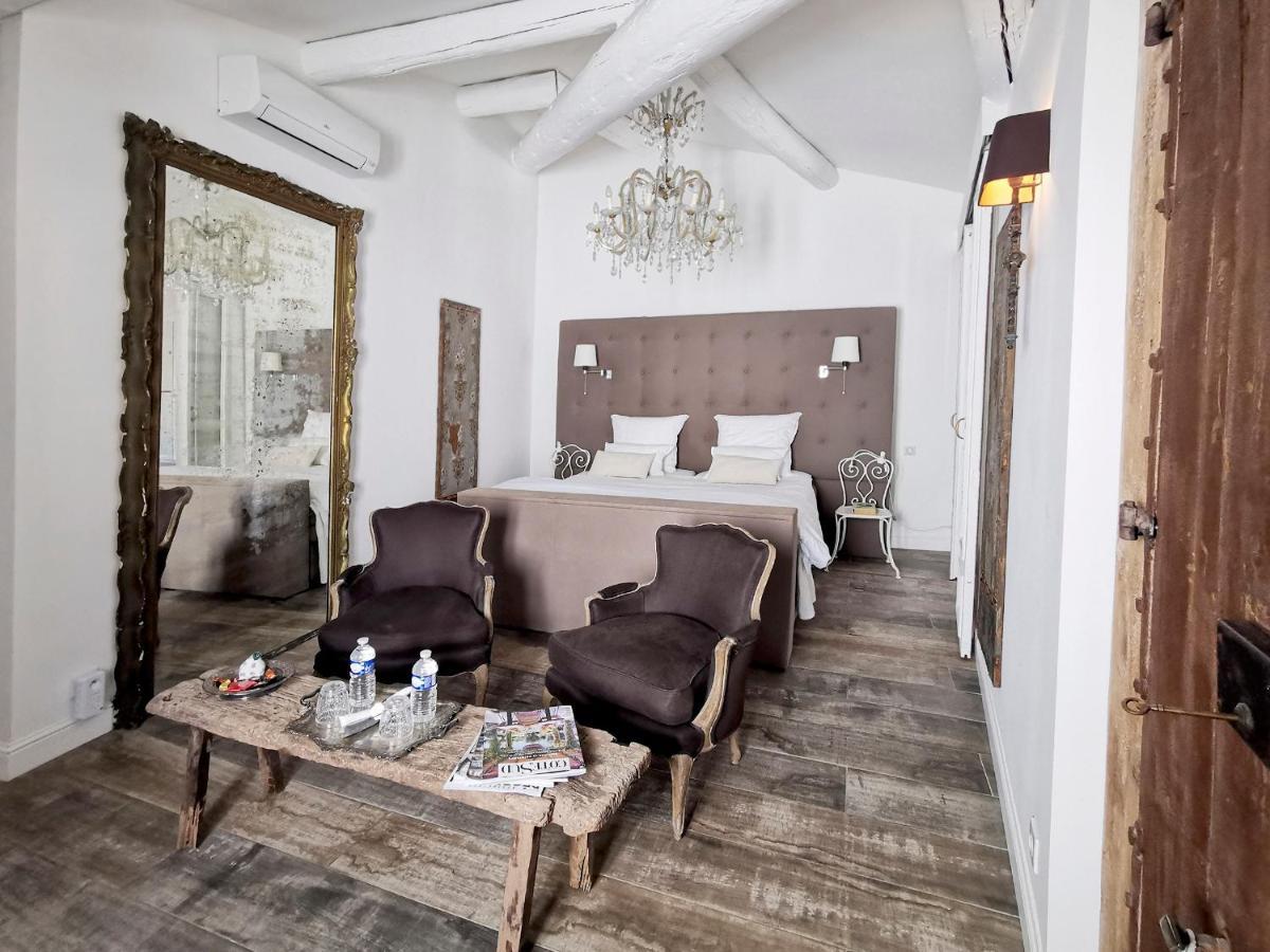 Le Petit Chateau Châteauneuf-de-Gadagne Екстериор снимка