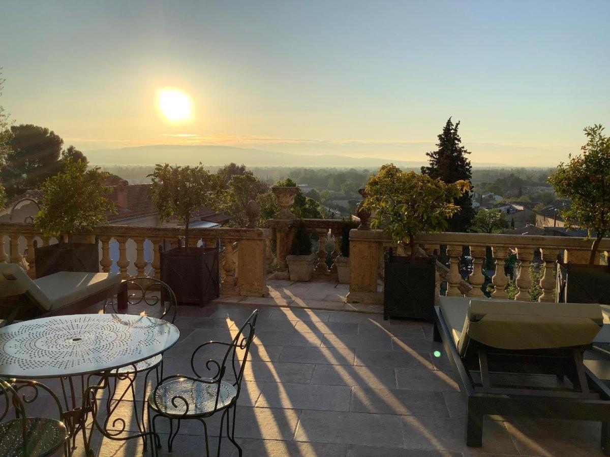 Le Petit Chateau Châteauneuf-de-Gadagne Екстериор снимка
