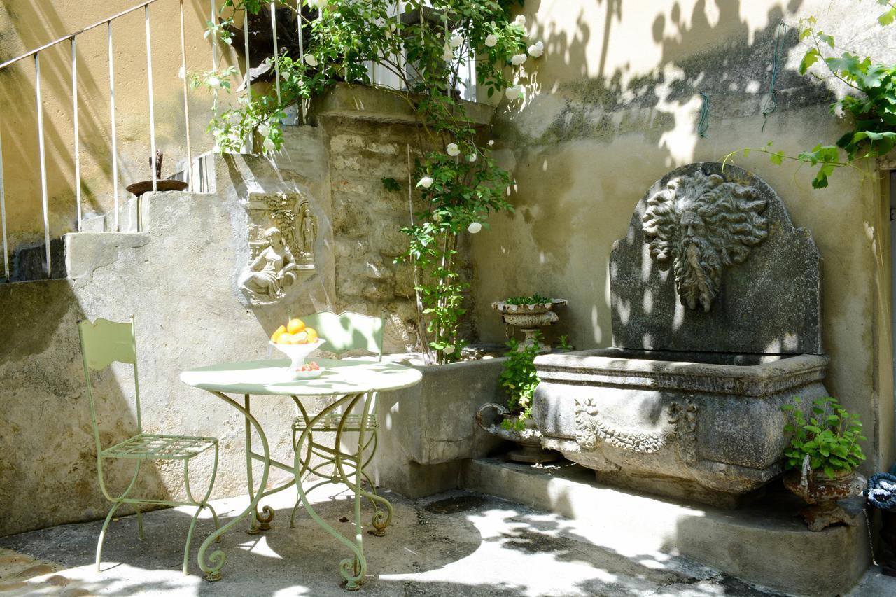 Le Petit Chateau Châteauneuf-de-Gadagne Екстериор снимка